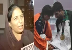 Neeraj Chopra’s Mom Calls Arshad Nadeem 'Like My Son' | Viral Response